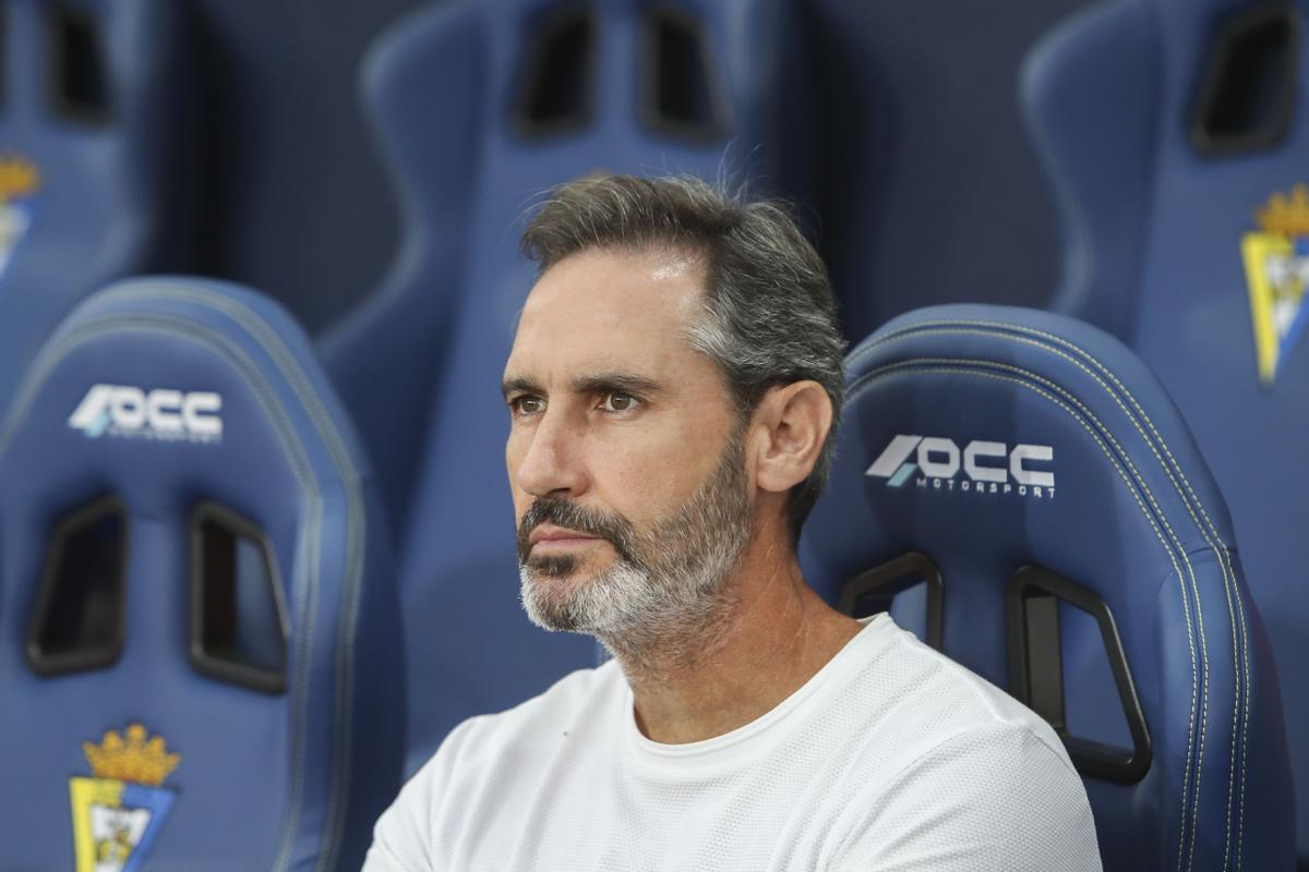 Vicente Moreno, entrenador de la UD Almería, durante el partido contra la UD Las Palmas.