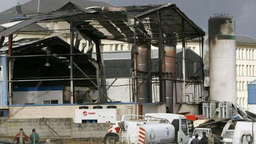 Un trabajador de 35 años muerto y otras dos personas heridas en una explosión en una nave industrial de Ferrol