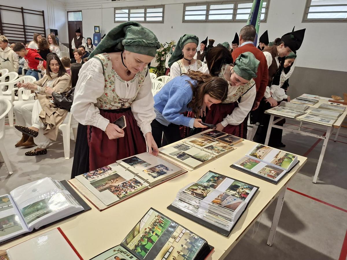 En imágenes: el colegio La Paloma de Castropol celebra su medio siglo de historia