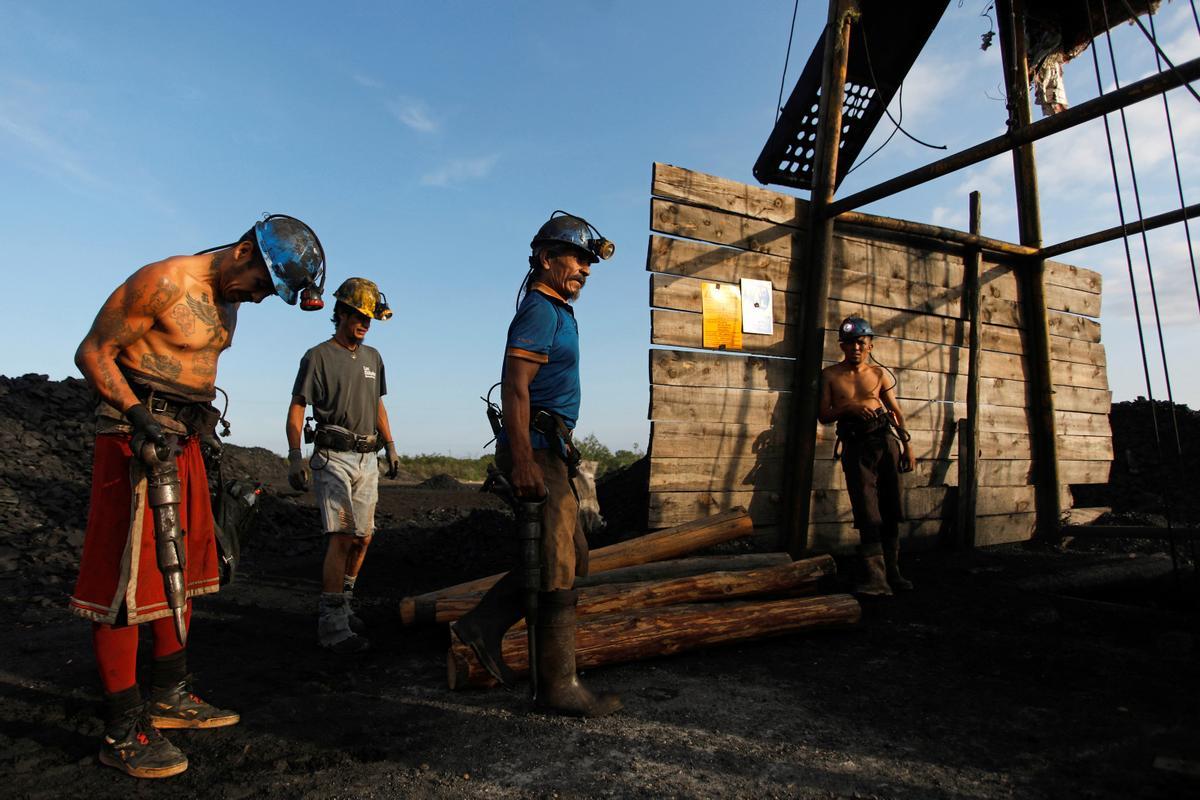 Mineros mexicanos del carbón recuerdan a los que nunca regresaron