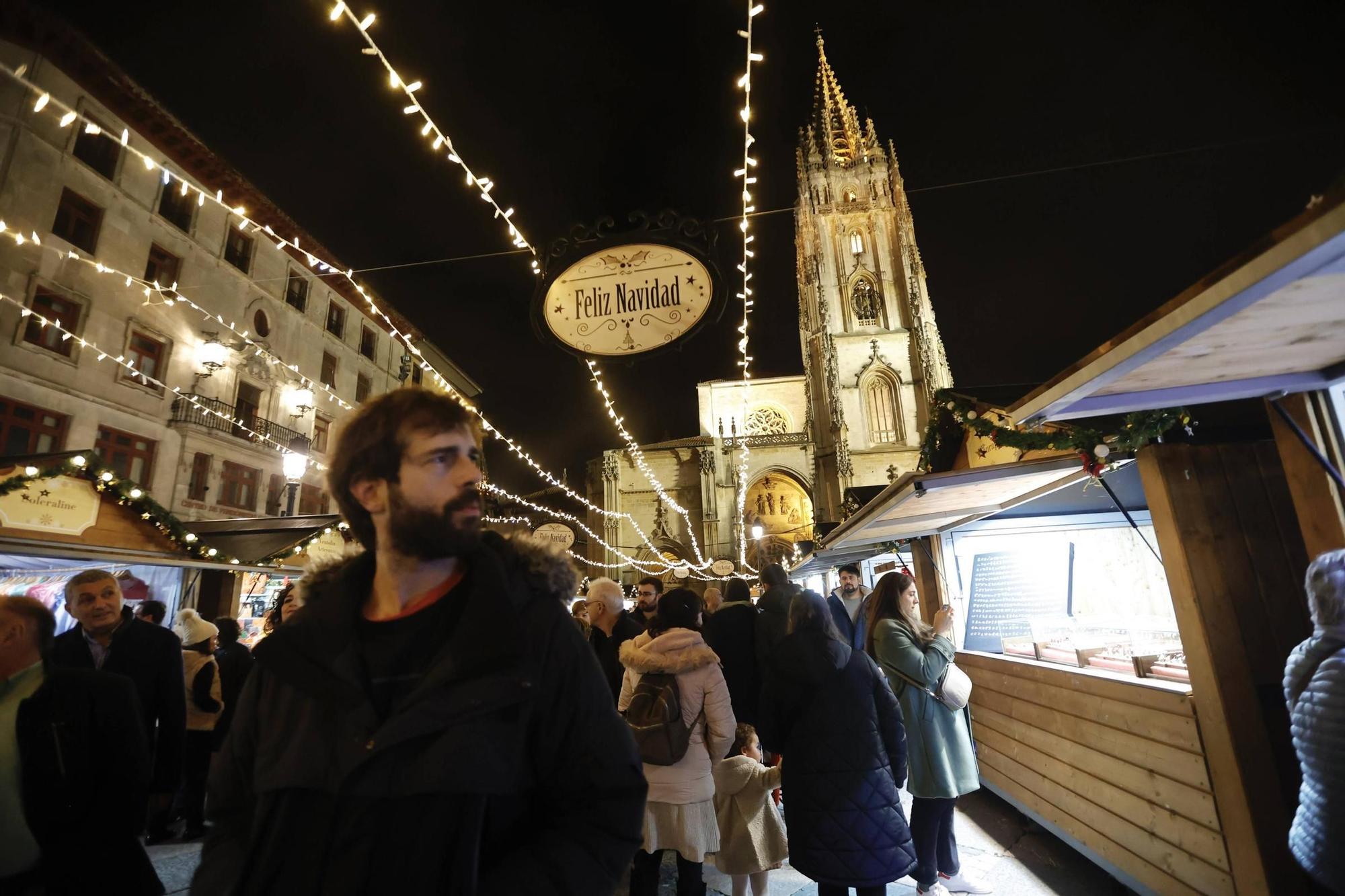 EN IMÁGENES: Asturias y sus visitantes "flipan" a más de 20 grados en Navidad: "Esto no es normal