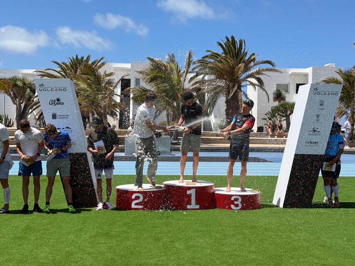 Daniel Baekkegard, Dieter Comhair y Laurens Verluyten en la Volcano 2026