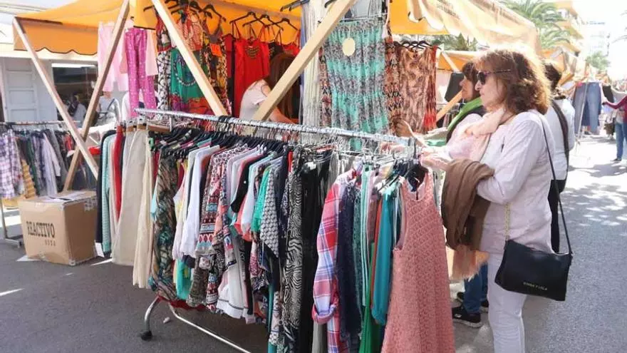 Diversión y compras a buen precio en la Fira d´Estocs de Santa Eulària