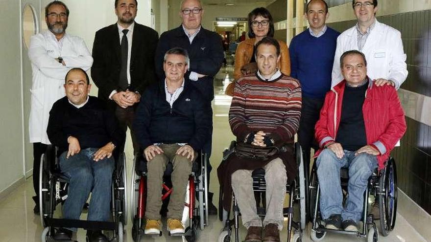 Representantes de los afectados con directivos y médicos del área.