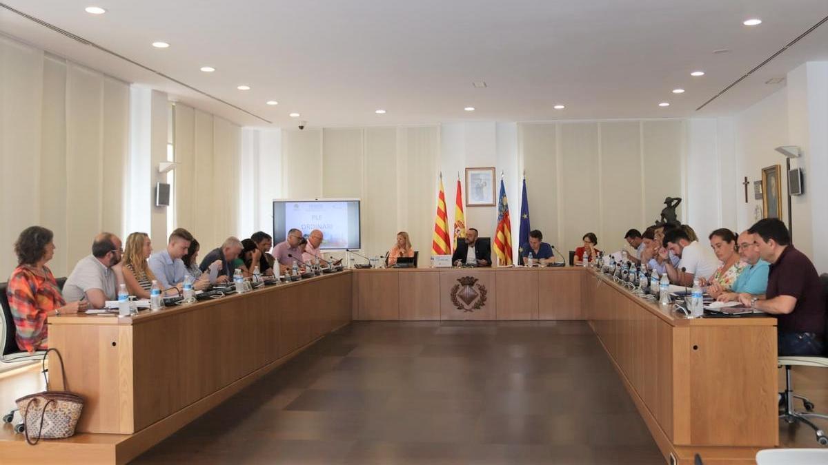 Imagen de la sesión plenaria de este viernes del Ayuntamiento de Vila-real, que es el primer pleno ordinario de la legislatura, después del de organización, que fue el pasado 10 de julio.