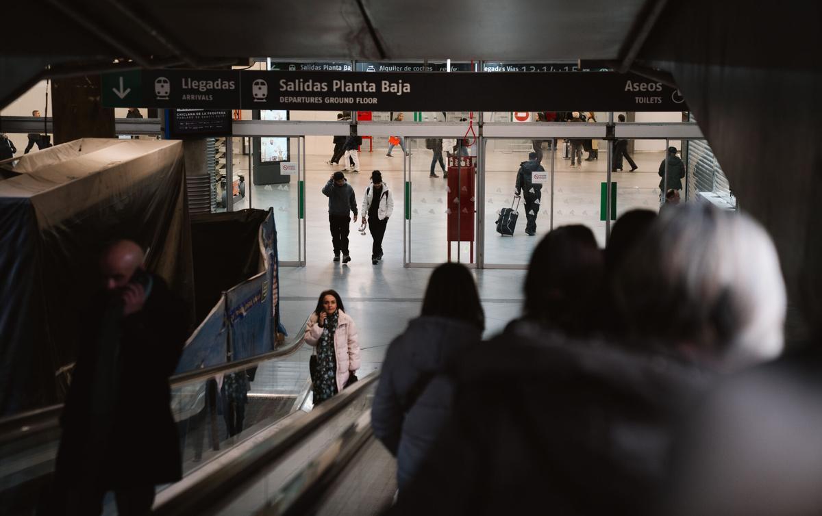 Viajeros en la estación de Atocha, en Madrid, en los días posteriores al accidente de Adamuz.