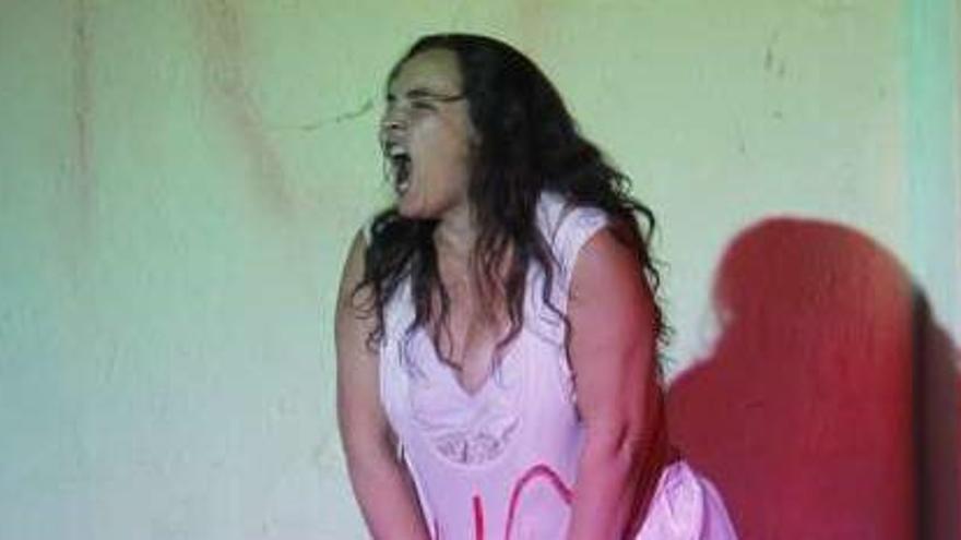 Mercedes Herrero interpreta Una flor en la nevera.