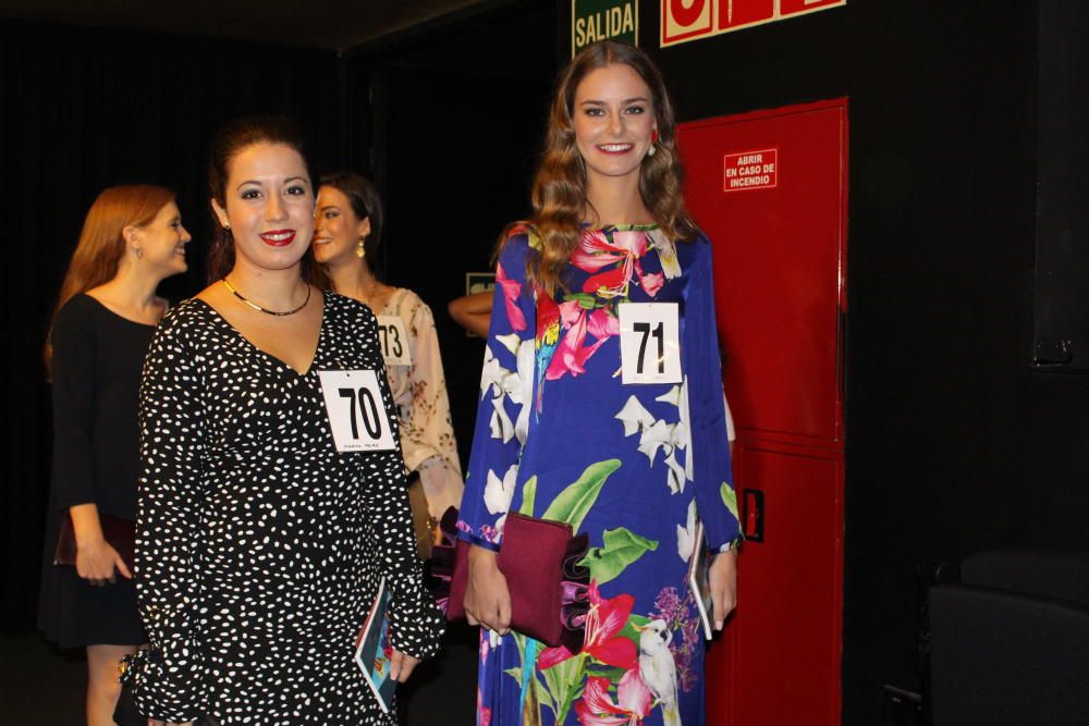 Las candidatas a fallera mayor de València visitan el concurso de teatro fallero