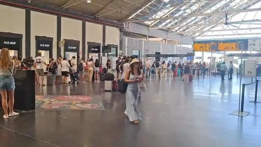 Así arranca la jornada de huelga de trenes en Alicante: retrasos y un AVE cancelado