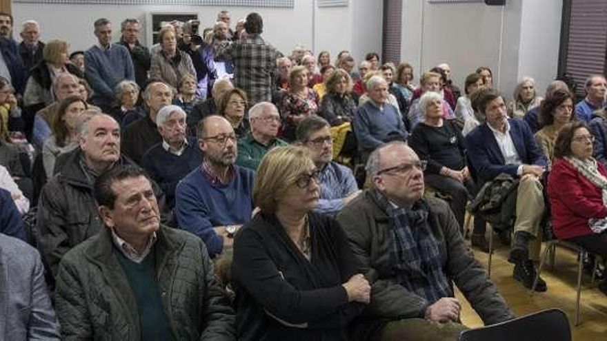 Los asistentes a la presentación del libro sobre Areces, ayer, en el Antiguo Instituto Jovellanos.