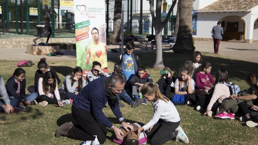 Los escolares de Xàbia aprenden a salvar vidas