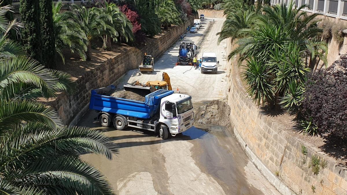 Los equipos de Emaya han trabajado durante siete jornadas en el tramo urbano del torrente.