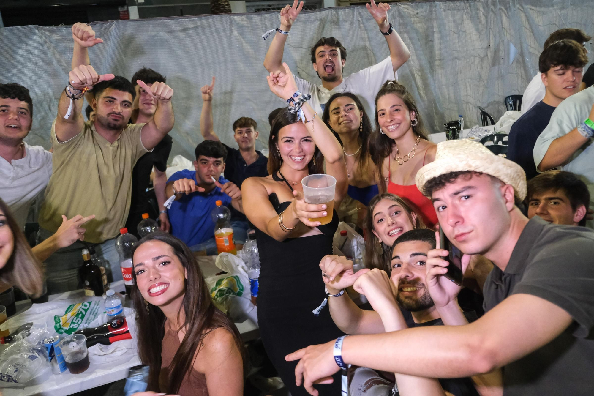 Galería de fotos: así es salir de fiestas en Hogueras de Alicante