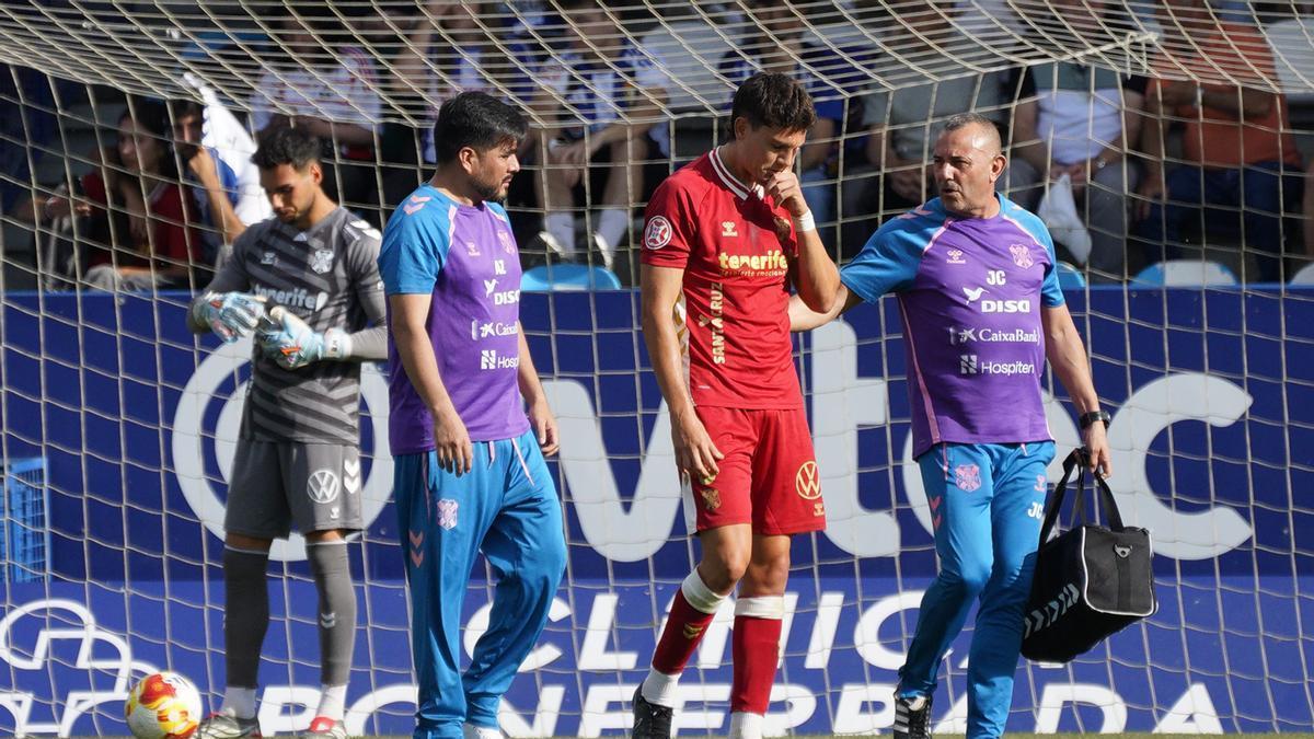 Agüero, en el momento de retirarse del partido ante la Ponferradina.