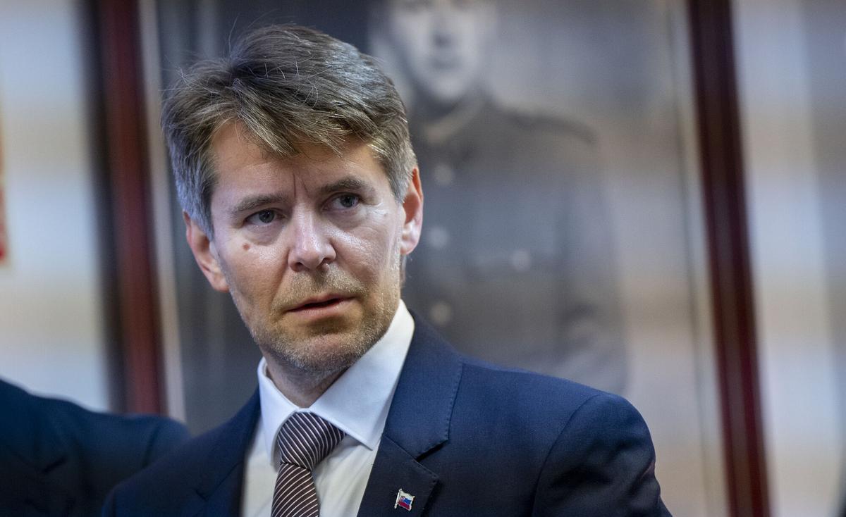 Marek Eštok, secretario de Exteriores de Eslovaquia: "Hemos suspendido la ayuda militar a Ucrania pero les seguimos vendiendo munición"