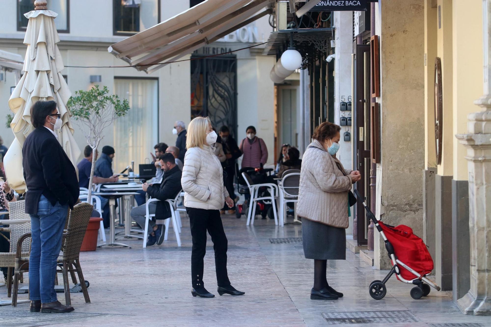 Colas en los comercios de Málaga el día antes del cierre de la actividad