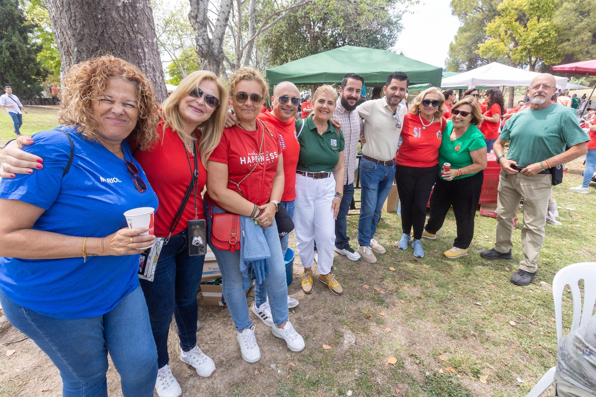 Desfile de politicos en las paellas de Hogueras en el parque Lo Morant de Alicante