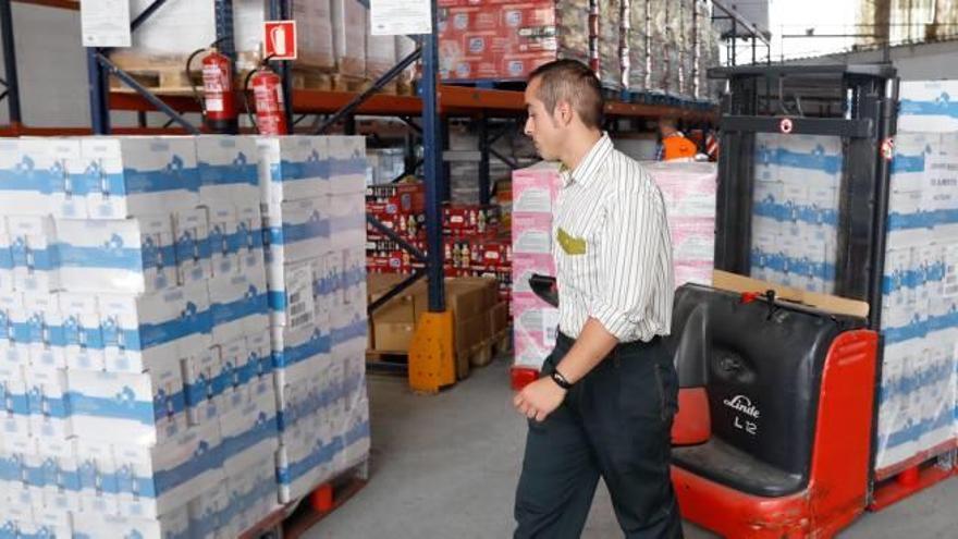Donació de 6.500 litres de llet de Mercadona al Banc dels Aliments