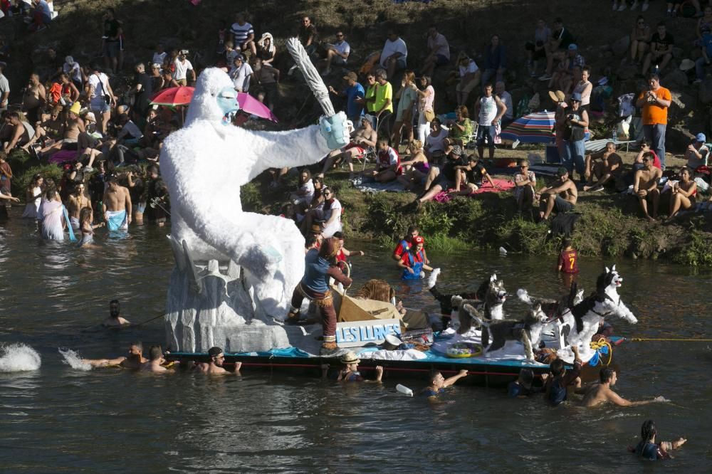 Descenso Folklórico del Nalón 2019: 40 carrozas y más de 4.000 personas