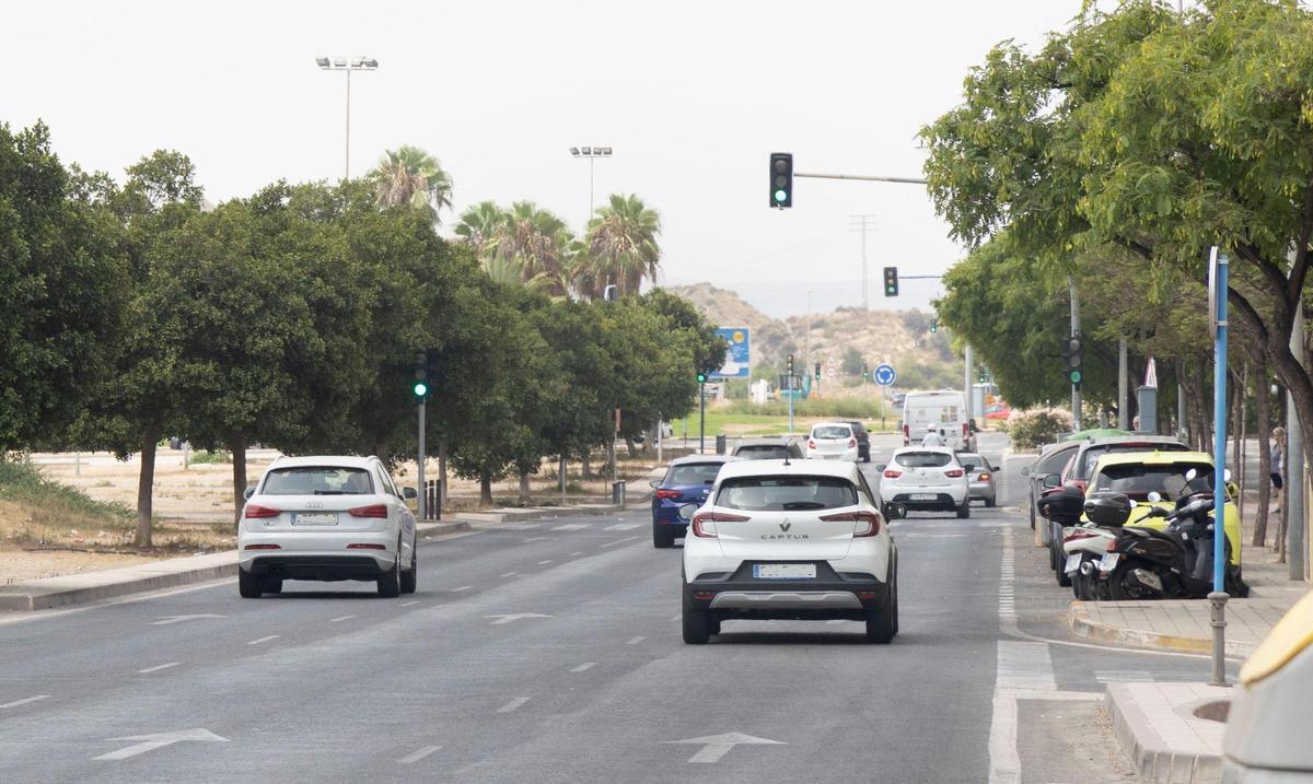 Imagen de la avenida Jaime I de Alicante, entre los barrios de Tómbola y Los Ángeles y rotulada en castellano.