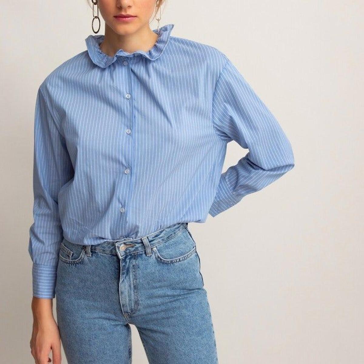 Camisa a rayas con cuello alto (Precio: 23,99 euros)