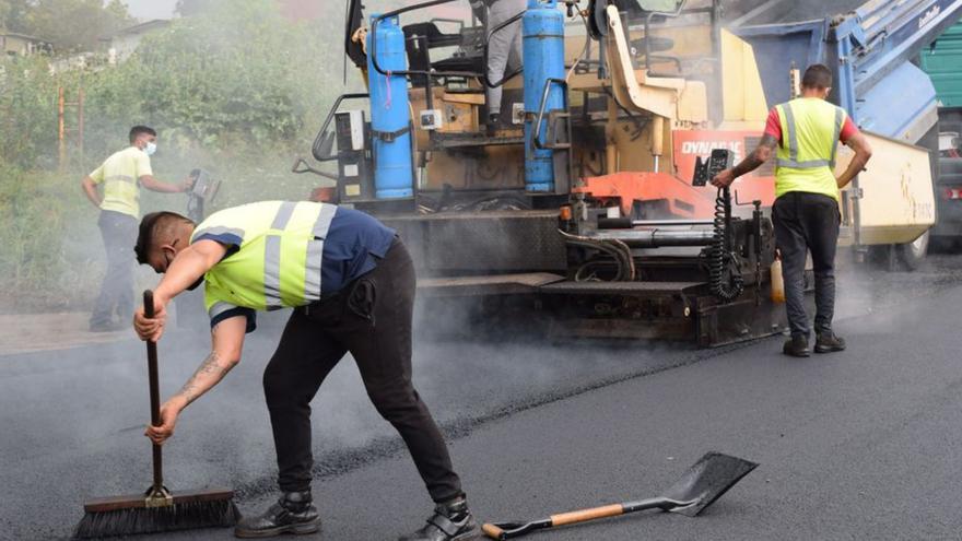 Comienzan las obras de reasfaltado de la calle Las Viñas,  en Valle Tabares