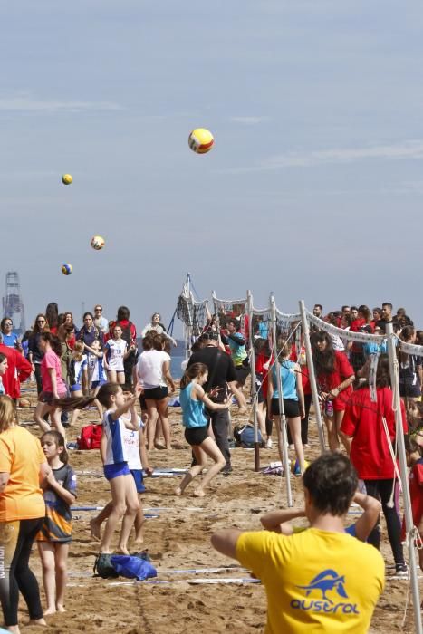 Competición de volley playa en Poniente