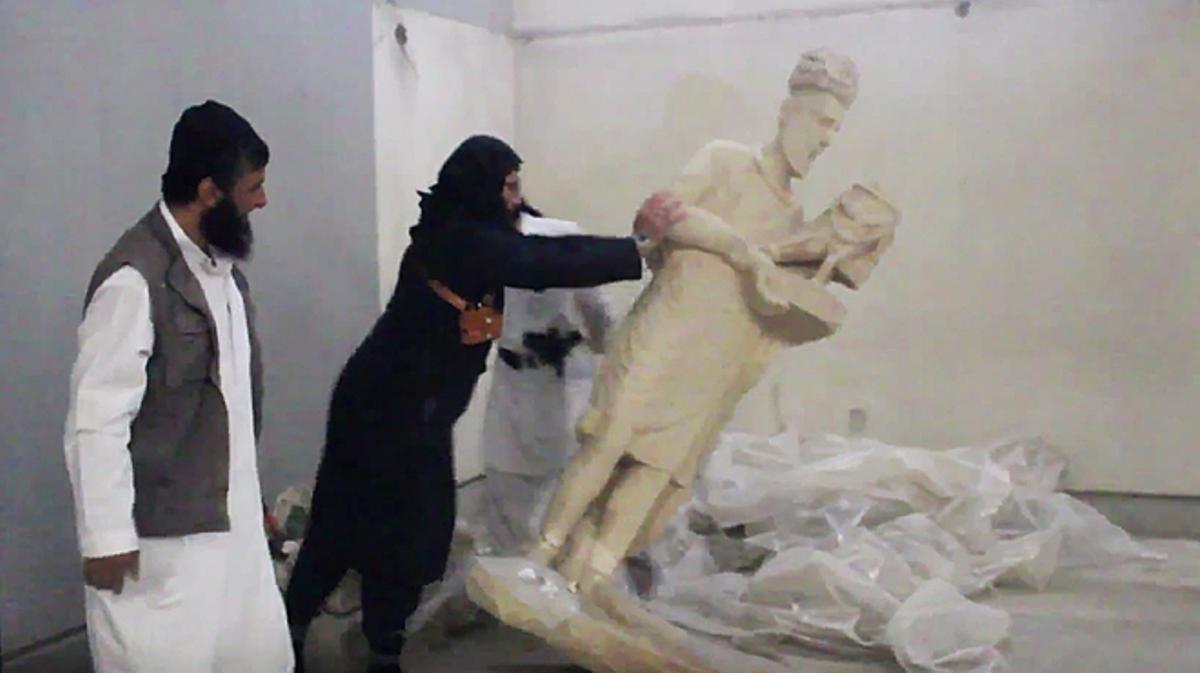 L’Estat Islàmic destrueix estàtues de Níniveh al museu de Mossul.