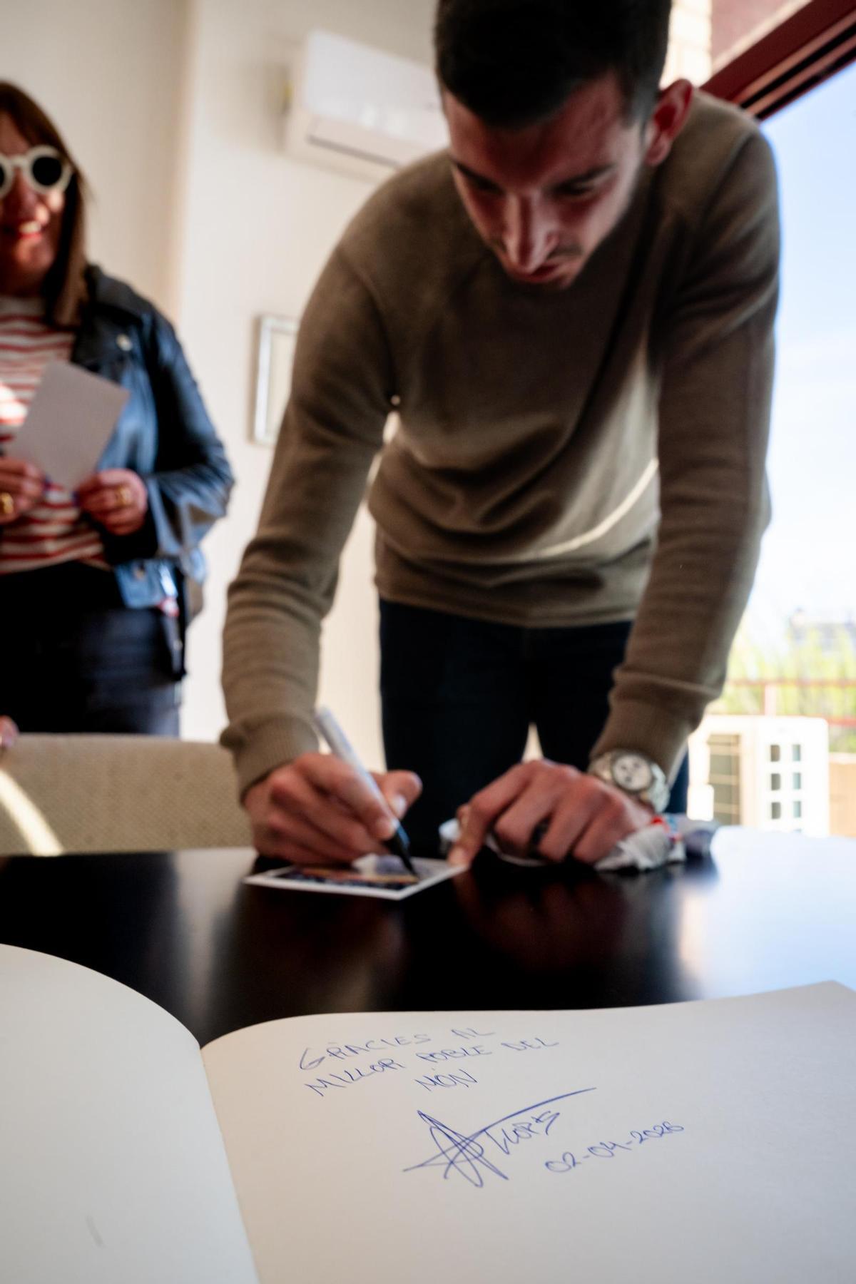 Homenaje de Bellreguard a su deportista más ilustre, Quique Llopis Doménech