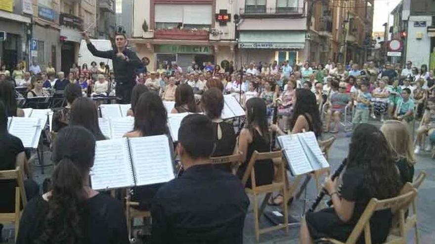 Maestro Lupi ofrece un concierto en Santa María
