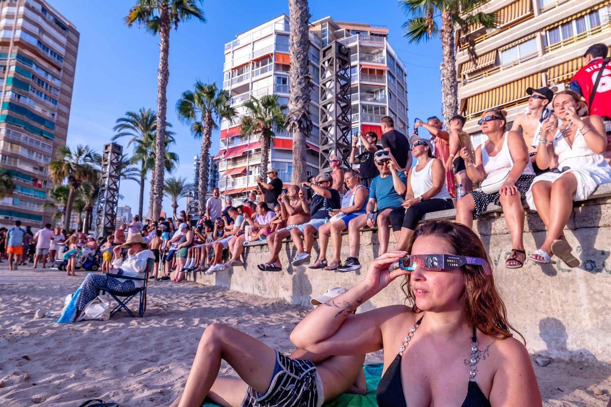 Así se ha visto el eclipse desde Benidorm Así se ha visto el eclipse desde Benidorm