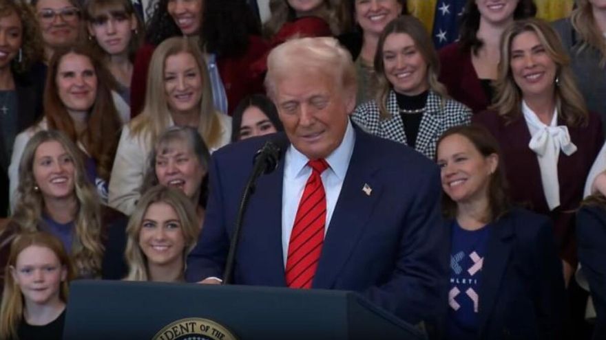 Trump prohíbe a mujeres trans participar en competiciones deportivas femeninas
