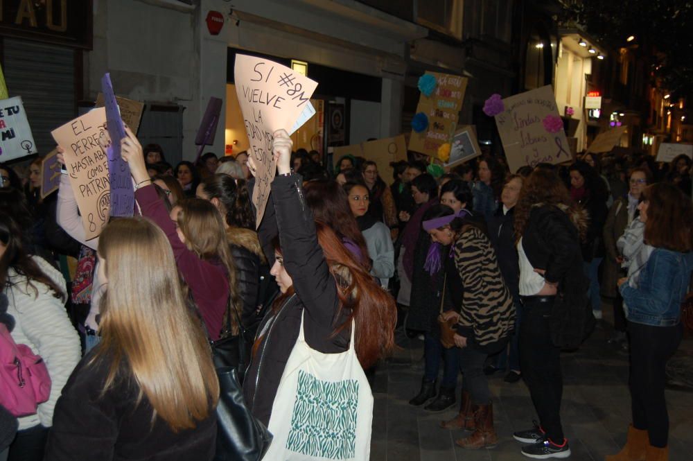 Multitudinària manifestació feminista a Figueres