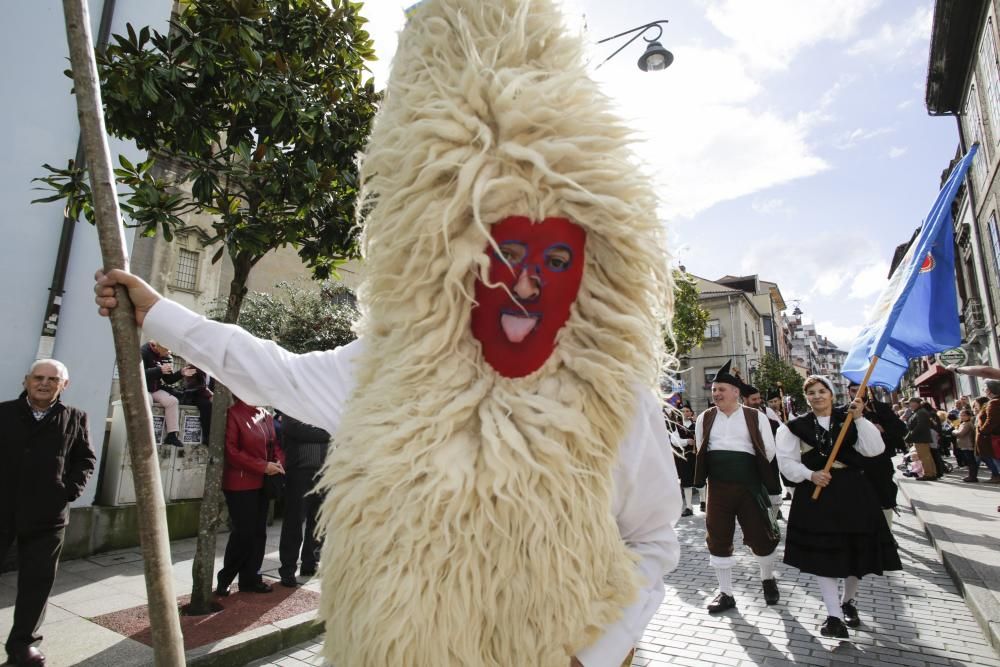 Desfile en Pola de Siero para celebrar los Güevos Pintos