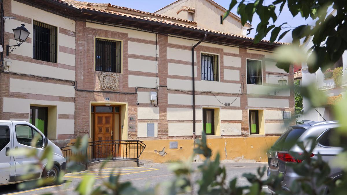 Fachada del centro de menores clausurado en Ateca-