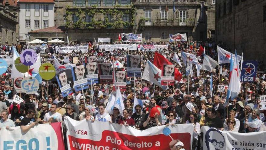 Manifestación na Praza da Quintana en Santiago, onte. // Xoán Álvarez