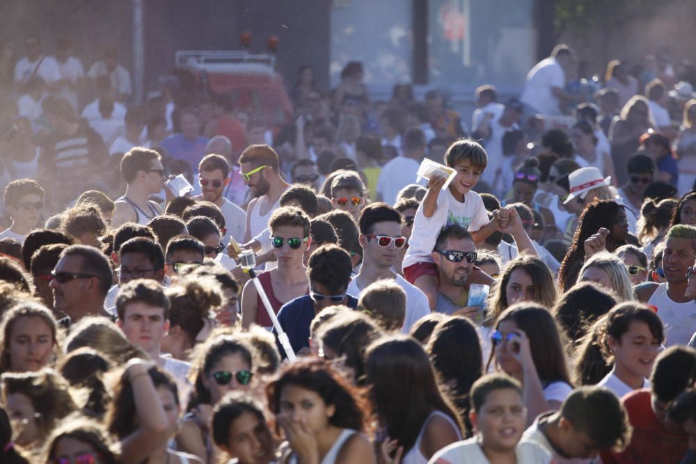 Festa «holi»a la Bisbal d'Empordà