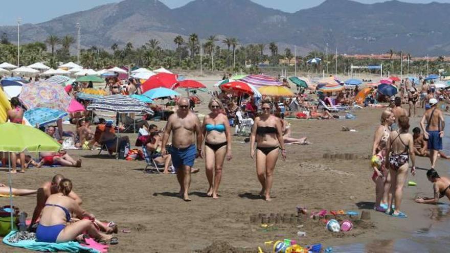 La patronal turística prevé cerrar agosto con un 95 % de ocupación en la costa