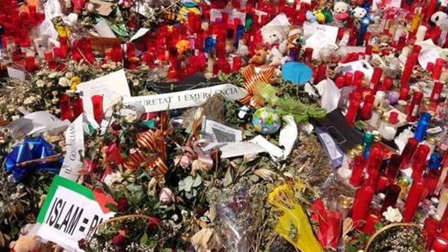 Homenaje a las víctimas en la Rambla de Barcelona.