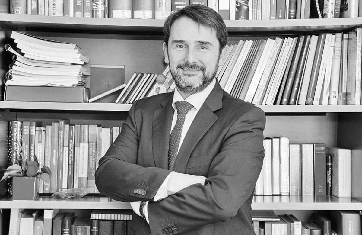 Cristóbal Belda-Iniesta en su despacho del InstitutoCarlos III. l.o.