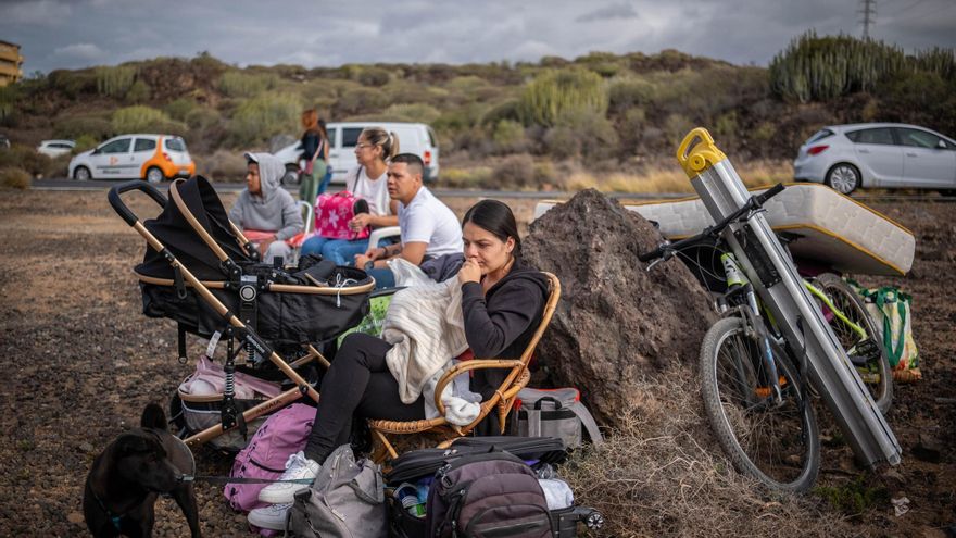 El grito de los vecinos: «Ya les vale... están dejando a niños en la calle»