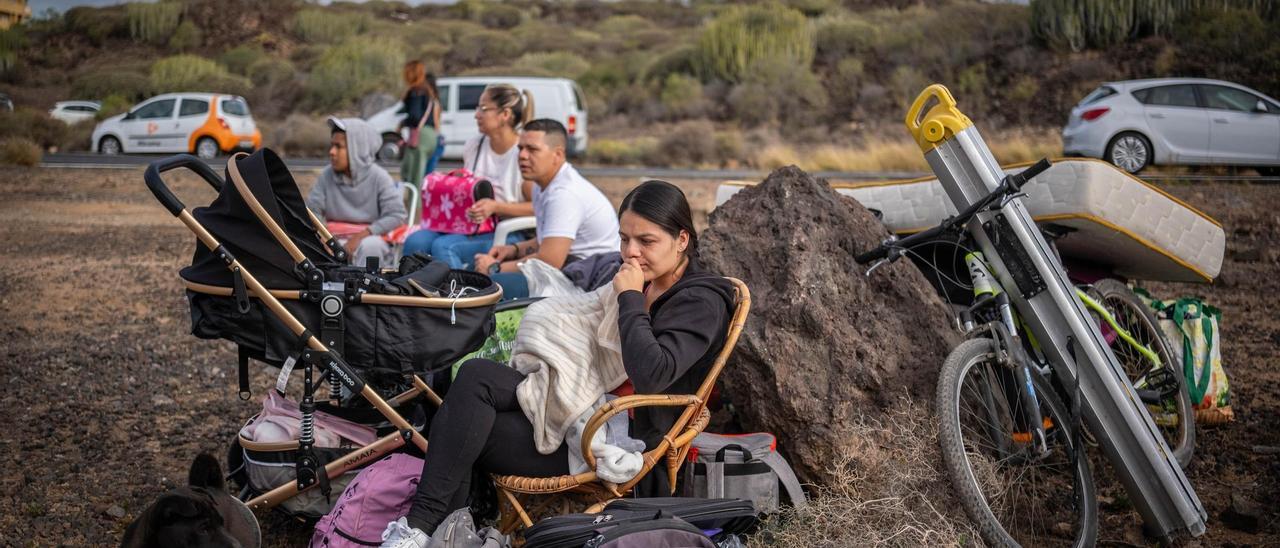 El grito de los vecinos: «Ya les vale... están dejando a niños en la calle»