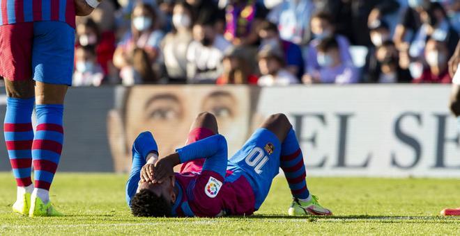 Regresó la siguiente temporada, la 21-22, pero ante el Celta se lesionó otra vez de gravedad. Lesión de isquios y dos meses de baja. Se optó por un tratamiento conservador que le ha cambiado del todo