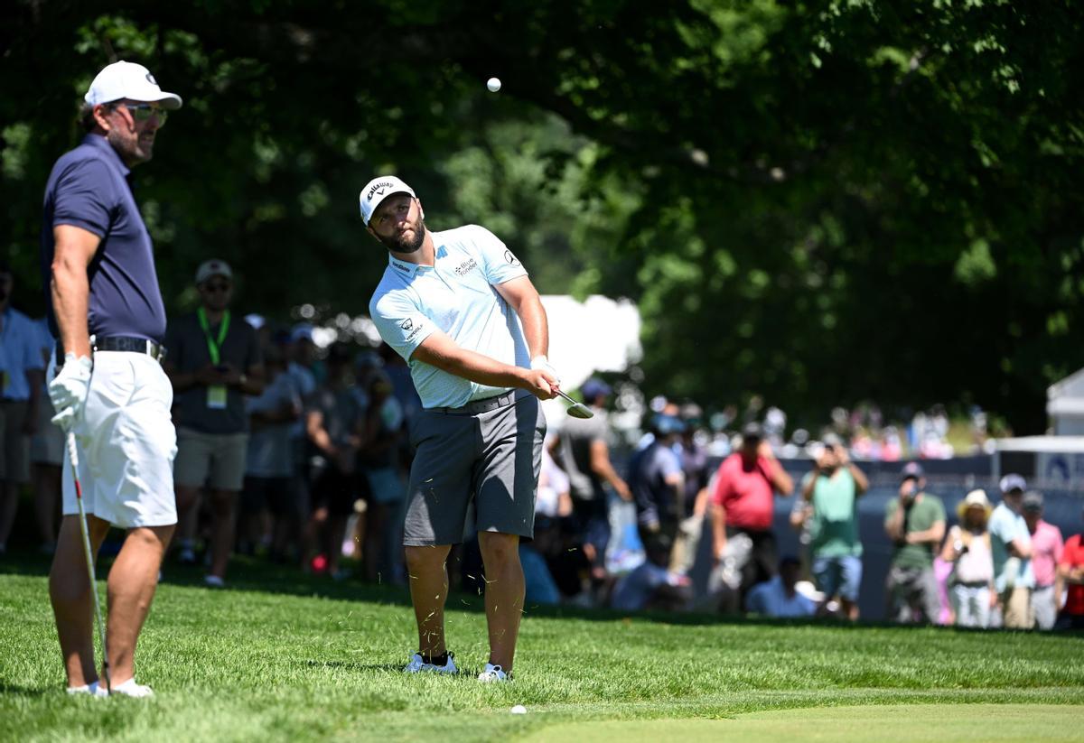 Jon Rahm es torça al vuitè forat i obre l’Open Britànic per sobre el par
