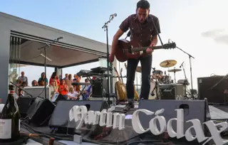 Empatía y música suenan a brindis en «Os Xoves de Códax»