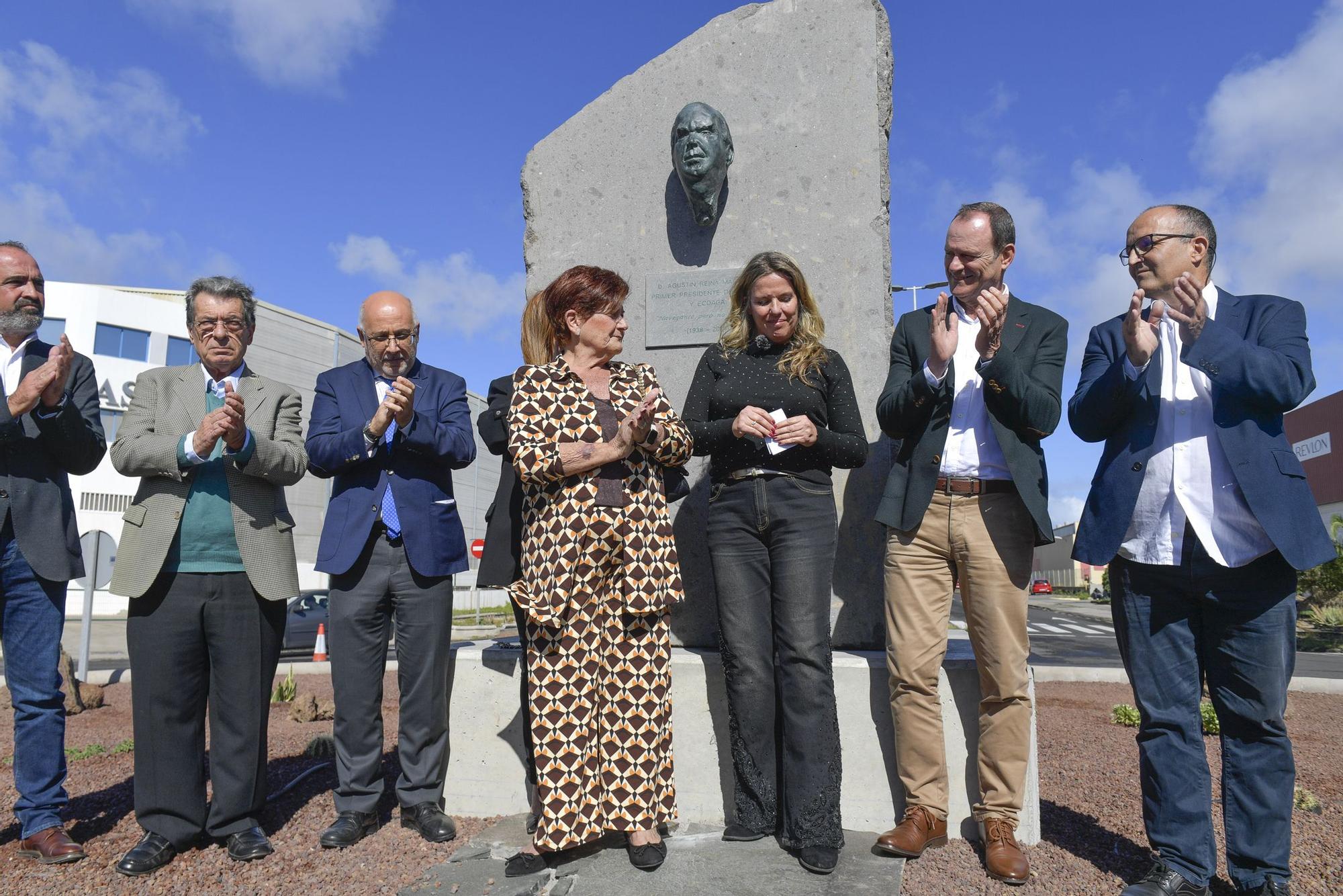 Busto en honor al fallecido empresario Agustín Reina Martinón