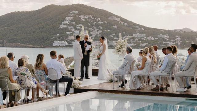 Celebrar la ceremonia en la azotea es una experiencia inolvidable para los novios y los invitados. | FOTOS: HOTEL AGUAS DE IBIZA