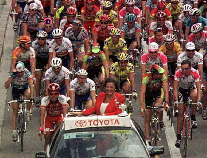 Salida de la vuelta ciclista a España, en 1999.