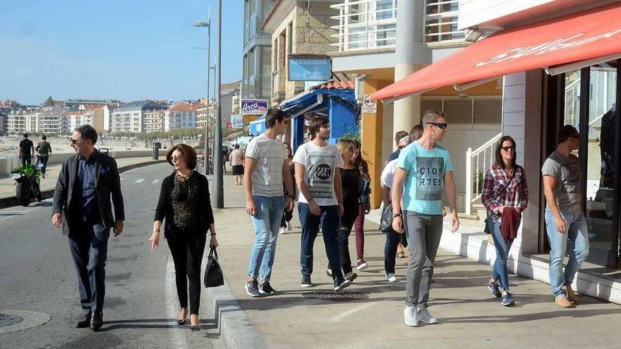 Turistas en Silgar durante el último puente de diciembre. // Rafa Vázquez