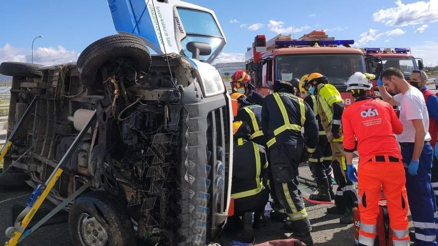 Denuncian el accidente sufrido por un técnico de emergencias tras el vuelco de una ambulancia que no pasó la ITV